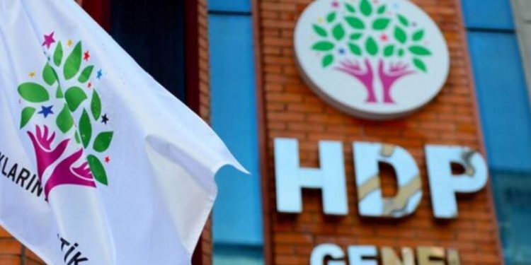 الشعوب الديمقراطي: الهجمات العنصرية المتزايدة في تركيا تنذر بالفوضى