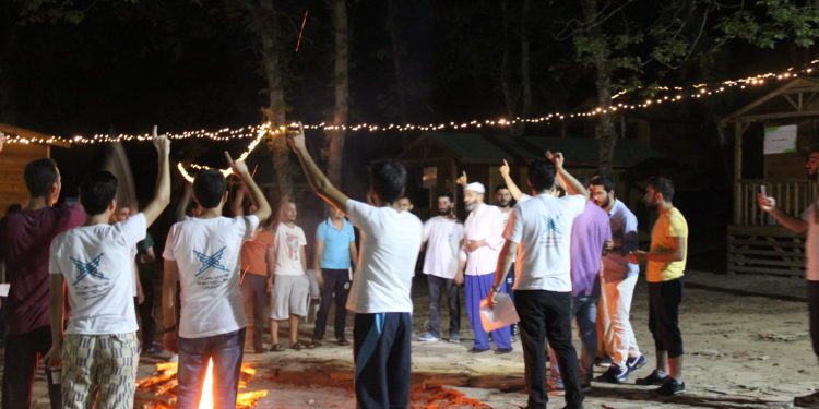 مؤسسة نجل أردوغان تنظم معسكرات للجهاديين في تركيا!