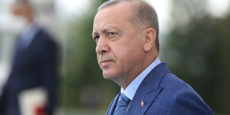 أردوغان يساوم مجددًا “زعيمًا إرهابيًّا” على أصوات الأكراد