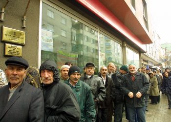 استطلاع: 71٪ من الأتراك غير راضين عن زيادة المعاشات التقاعدية