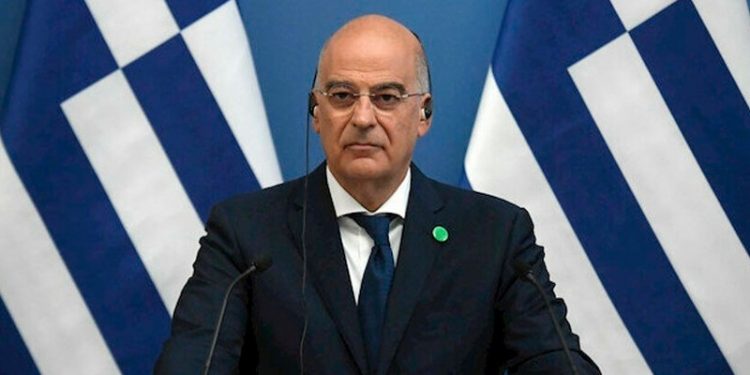 وزير خارجية اليونان يهاجم تركيا بحضور نظيره السعودي