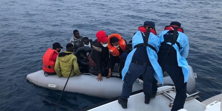 إنقاذ 43 مهاجر قبالة ولايتي “موغلا” و”إزمير” في تركيا