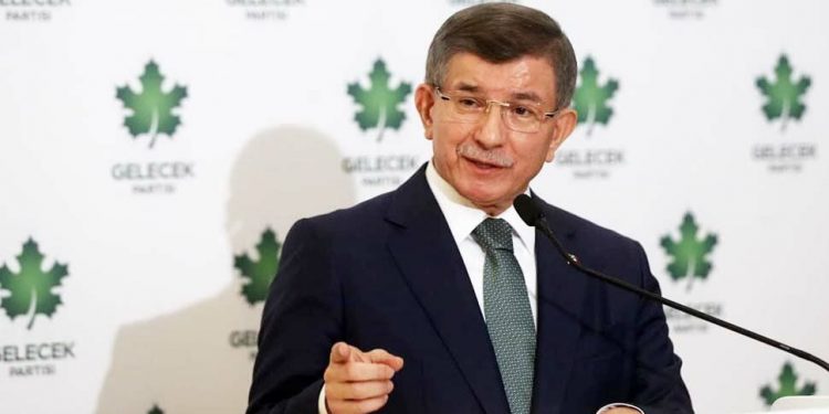 تركيا.. داود أوغلو منزعج من هجوم أردوغان على مغنية