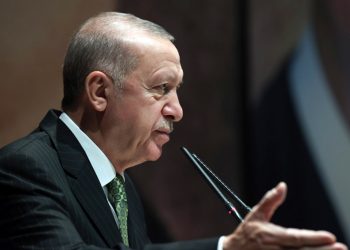 أردوغان يهدد المعارضة بمصير “الانقلابيين”