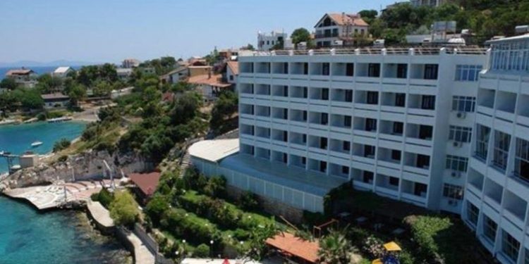 تركيا.. فندق “إسلامي” يتخلى عن قواعده المحافظة ويقدم الكحوليات