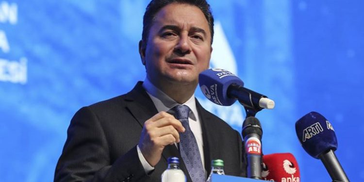 علي باباجان: الحكومة فقدت السيطرة على الاقتصاد