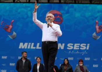 كيليجدار أوغلو في “ساحة الجمهورية” بمرسين رغمًا عن أردوغان