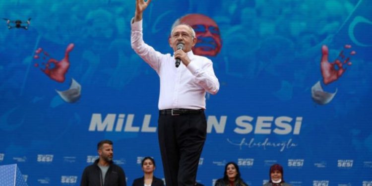 كيليجدار أوغلو في “ساحة الجمهورية” بمرسين رغمًا عن أردوغان