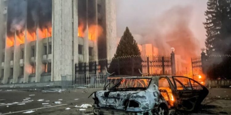 السلطات الكازاخستانية تعلن مصرع 26 مسلحًا واعتقال أكثر من 3 آلاف شخص
