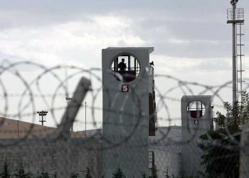 مواطنة تركية تطالب بالإفراج عن زوجها المعتقل لسوء حالته الصحية