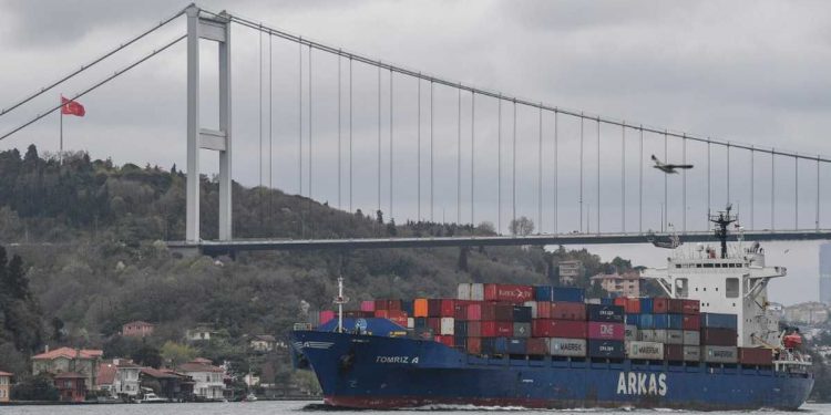 هل تغلق تركيا مضيق الدردنيل والبوسفور أمام البواخر الروسية؟