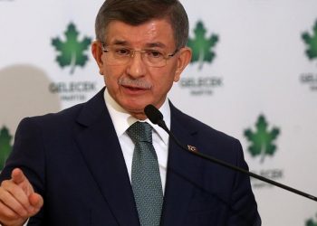 داود أوغلو يطالب حكومة أردوغان بوقف اضطهاد الشعب