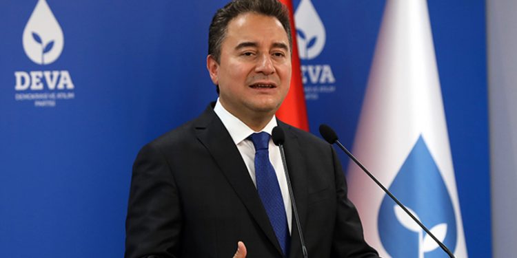 باباجان ينتقد جولة أردوغان في ظل الأزمة الأوكرانية-الروسية