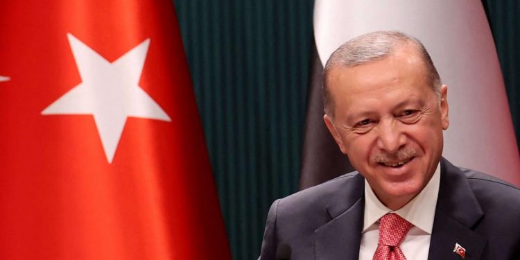 محلل: مساعي أردوغان للتطبيع مع إسرائيل وأرمينيا “ساذجة للغاية”