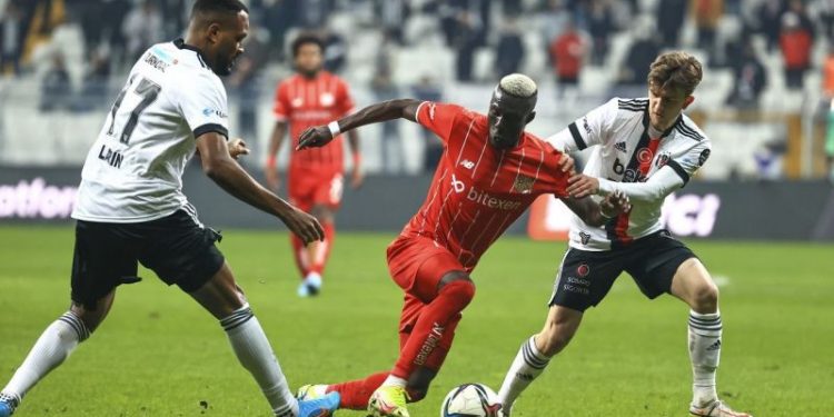 بشكتاش يتعادل سلبيًا مع أنطاليا سبور