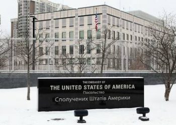 أسوشيتد برس: الولايات المتحدة ستعلن إخلاء سفارتها في أوكرانيا