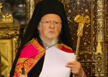 بطريركية القسطنطينية تدعو أوكرانيا وروسيا إلى نبذ الحرب