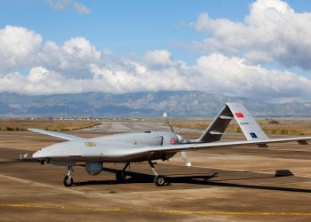 أوكرانيا تختبر طائرات مسيرة تركية