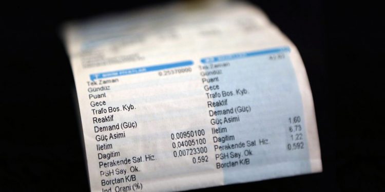 الأتراك يحملون الحكومة سبب ارتفاع أسعار الطاقة