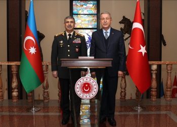 وزير الدفاع التركي يستقبل رئيس الأركان العامة الغاني