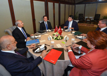 اجتماع 6 من زعماء المعارضة في تركيا