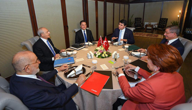 اجتماع 6 من زعماء المعارضة في تركيا