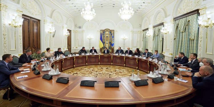 أوكرانيا تعلن حالة الطوارئ في عموم البلاد