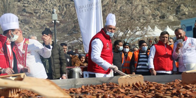 طبق بيض عملاق في تركيا