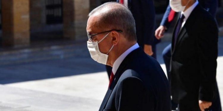 تحقيقات في تركيا بسبب إصابة أردوغان بكورونا