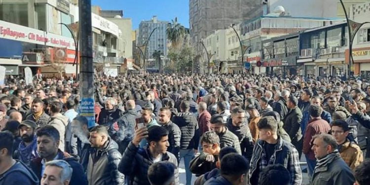 آلاف الأتراك يتظاهرون في ماردين لإقالة حكومة أردوغان