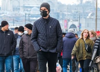 تركيا: إصابات كورونا اليومية تتجاوز 100 ألف إصابة