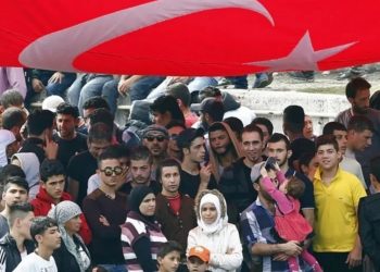 كيف ينظر الأتراك إلى اللاجئين السوريين في بلادهم