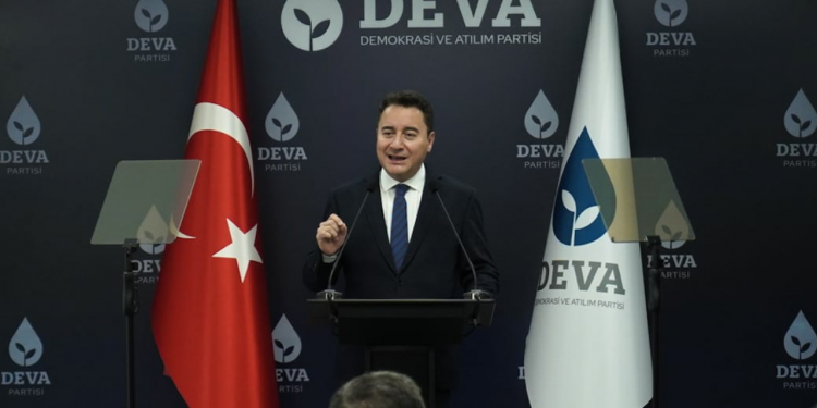 باباجان: أردوغان هو من سيغادر تركيا وليس أطبائها