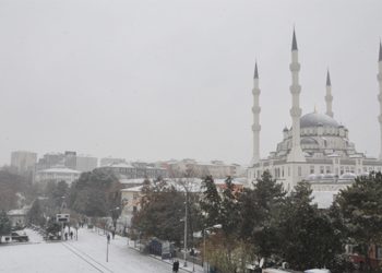 إسطنبول تشهد عاصفة ثلجية عنيفة