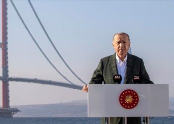 أردوغان يرد على انتقادات رسوم عبور الطرق والجسور المرتفعة