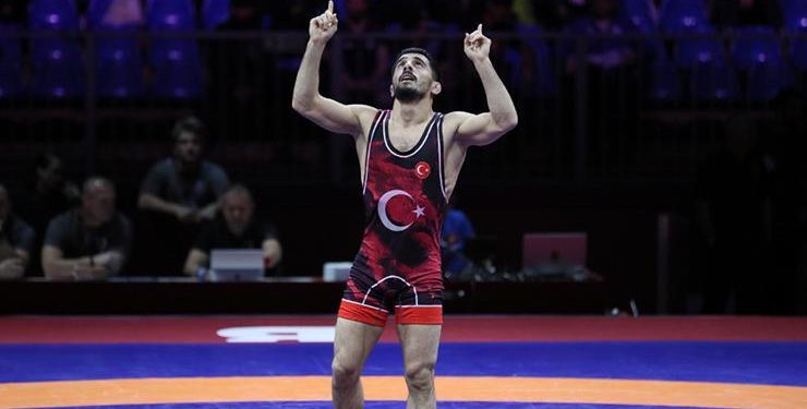 التركي رجب أكتاش يحصد البرونزية في بطولة المصارعة الأوروبية