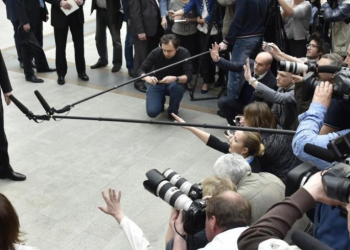 صحفيون روس يغادرون إلى تركيا مع تشديد الرقابة على وسائل الإعلام