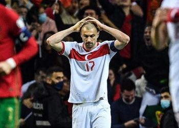 المهاجم التركي “بوراك يلماز” يعتزل اللعب دوليًّا بعد إهداره ركلة جزاء في الملحق الأوروبي.