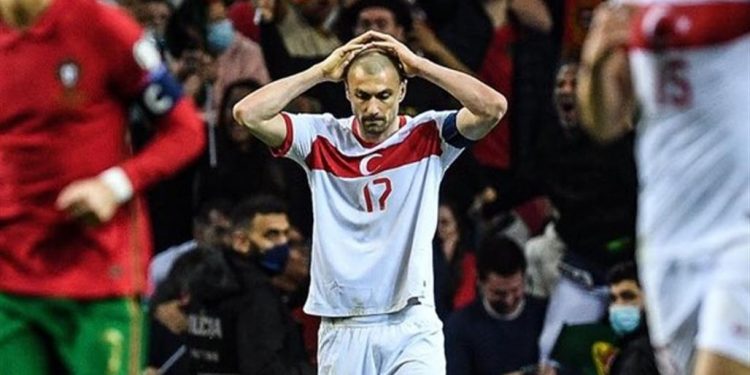 المهاجم التركي “بوراك يلماز” يعتزل اللعب دوليًّا بعد إهداره ركلة جزاء في الملحق الأوروبي.