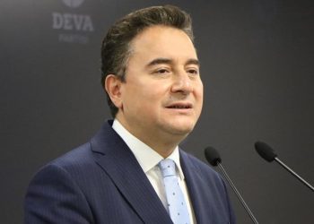 علي باباجان يحتفل بعيد النوروز بتهنئة كردية