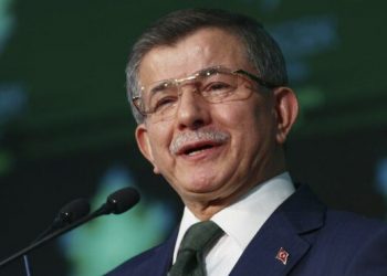 داود أوغلو: أردوغان كون ثروة طائلة بعد أن كان يمتلك “خاتم”!