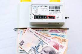 43.7٪ من الأتراك يرون ارتفاع فواتير الكهرباء والغاز الطبيعي “باهظًا”