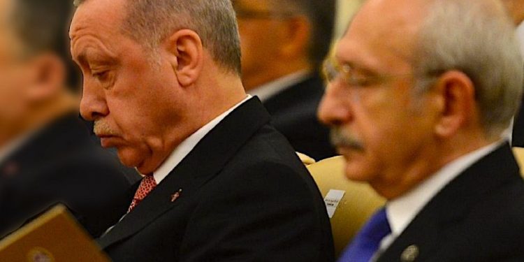 حزب أردوغان يفقد خلال عام نسبة كبيرة من داعميه