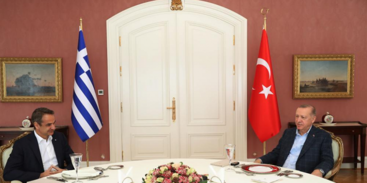 كاثيميريني: انتخابات 2023 تفرض على أردوغان وميتسوتاكيس التهدئة