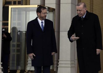 أردوغان يتّفق مع الرئيس الإسرائيلي على تشكيل خليّة أزمة