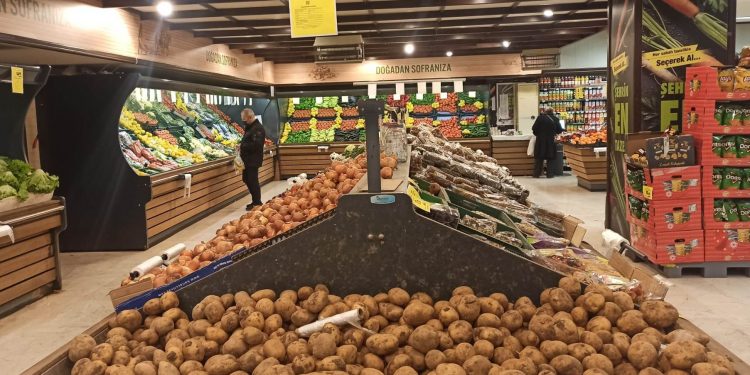 أزمة البطاطس في تركيا.. الكيلو يتخطى 10 ليرات