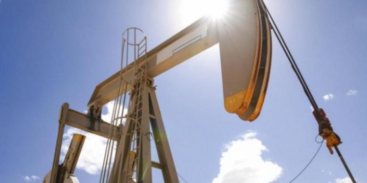 قرار مفاجئ من “بايدن” يؤدي إلى انخفاض أسعار النفط عالميًّا