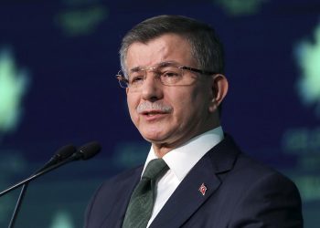 منع داود أوغلو من المشاركة في حفل إفطار!