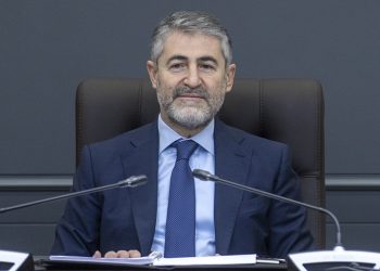 وزير المالية التركي يجري لقاءات في واشنطن لجذب المستثمرين