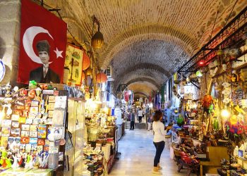 التضخم في تركيا يقفز إلى 61%